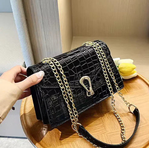 Bolso Mensajero de Cuero PU con Detalle de Cadena de Lujo