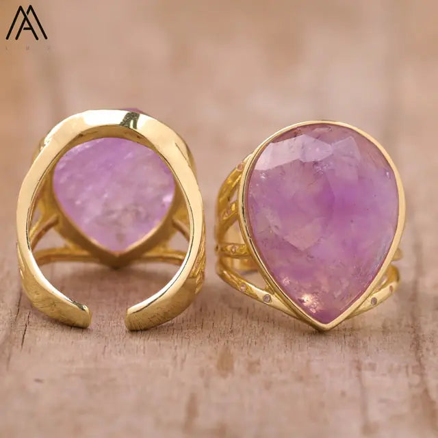 Anillo con Piedra en Forma de Lágrima