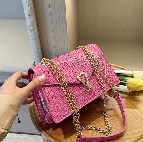 Bolso Mensajero de Cuero PU con Detalle de Cadena de Lujo