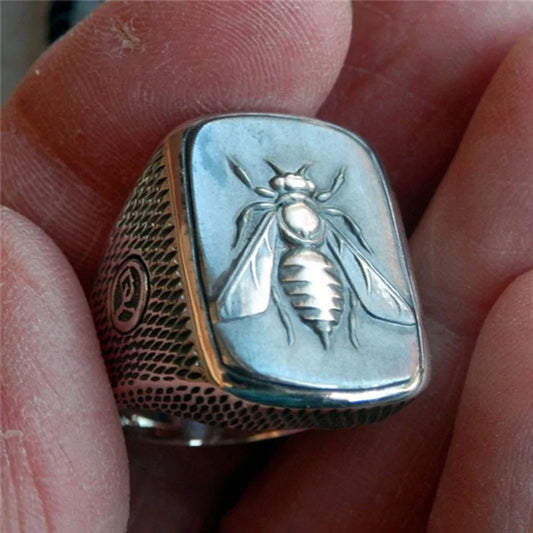 Anillo de Abeja Signet (Estilo Anillo de Clase)